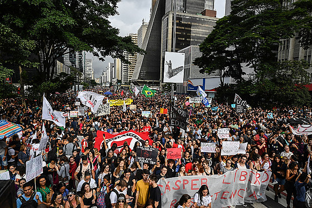 El último 15 de mayo, 250 mil manifestantes se reunieron en la Avenida Paulista, en São Paulo para protestas contra los recortes anunciados