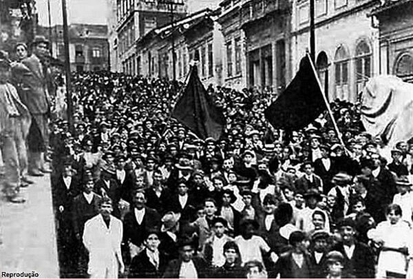 Marcha para o enterro de José Ineguez Martinez, operário espanhol morto pela polícia e mártir da Greve Geral de 1917