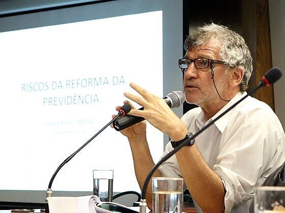 Economista Paulo Kliass: “Ele quer ter controle político total e completo”