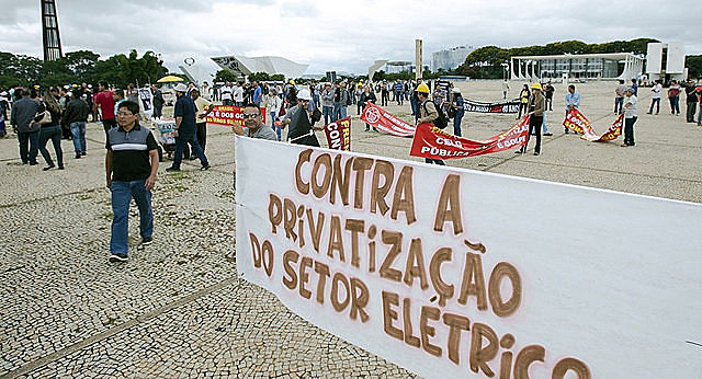 Majority of Brazilian people oppose privatizing public companies