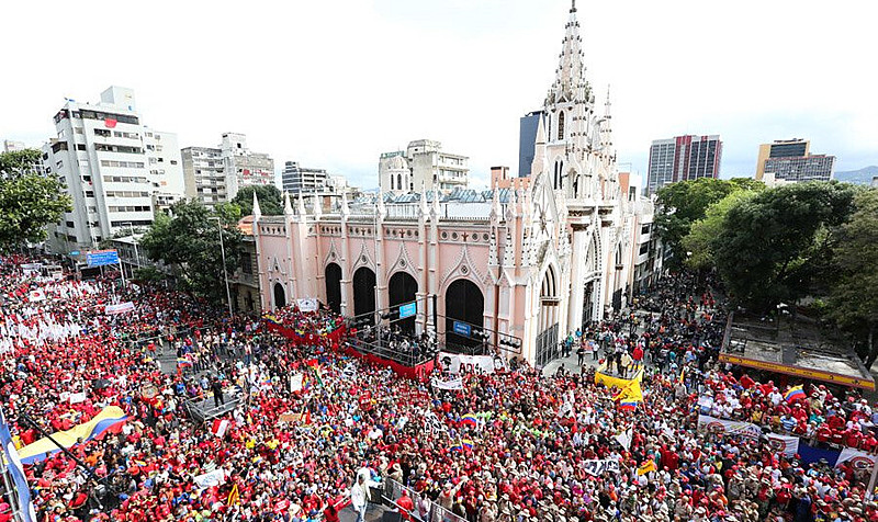 Venezuelanos marcharam a favor de Maduro e contra o golpe de Estado na Bolívia