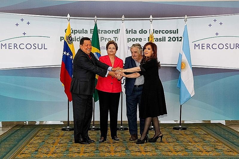 "Governos pogressistas foram alvo de ofensiva política", diz intelectual