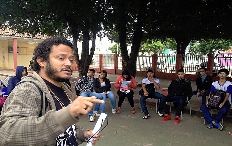 Em escola ocupada, alunos fazem aula pública para discutir consequências das PPPs