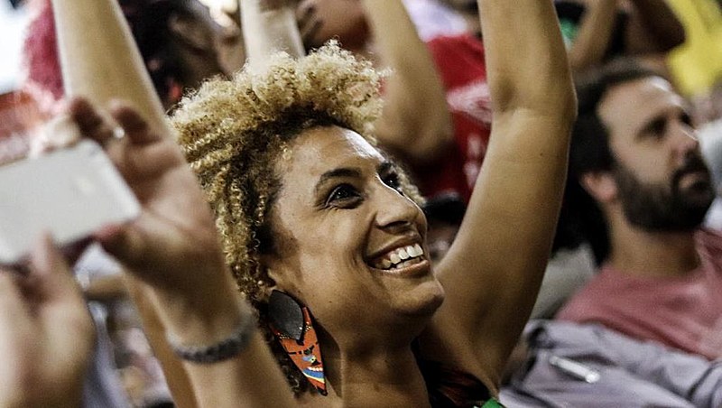 Marielle atuava em defesa dos direitos humanos de negros e negras, denunciando o genocídio de jovens em favelas