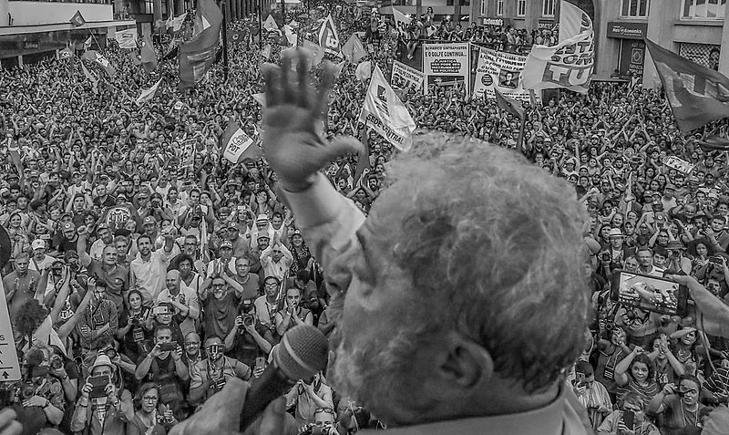 Lula participou de um grande ato em Porto Alegre (RS), nesta terça (23).