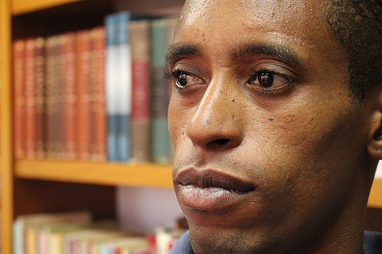 Rafael Braga vive uma verdadeira saga há exatamente três anos e dez meses, quando foi detido por portar um garrafa de Pinho Sol