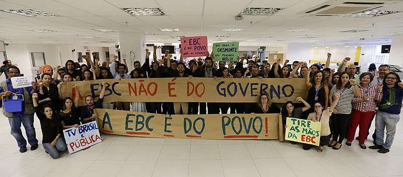 Jornalistas protestaram na última quarta-feira, 25, contra decisão que limita a veiculação de informações restritas ao governo