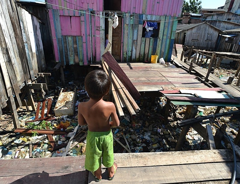Em 2014, Brasil possuía 95% dos domicílios com acesso a água, e somente 56% deles com coleta de esgoto