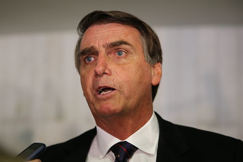 Deputado Jair Bolsonaro se posiciona de forma colonizada sobre a Amazônia