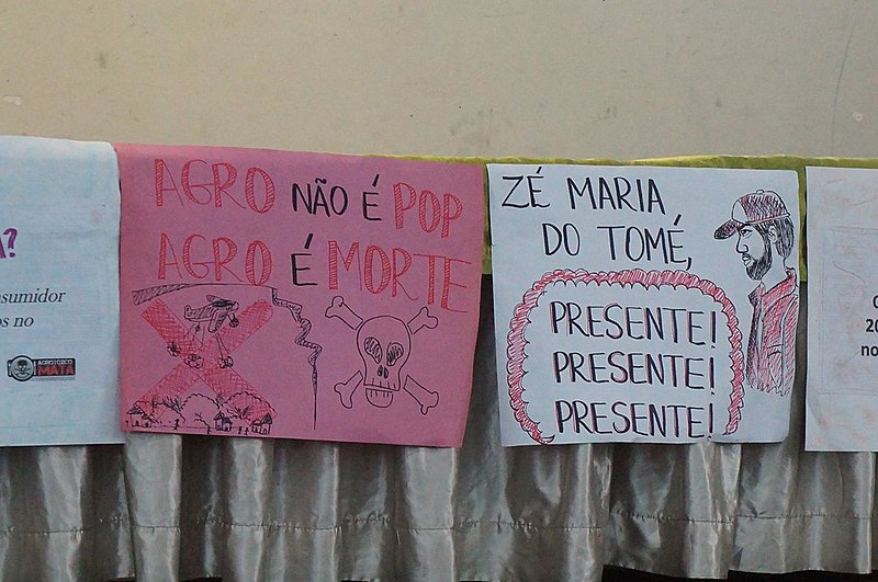 Cartaz em memória do assassinato do líder comunitário e ambientalista José Maria Filho, o Zé Maria do Tomé, no Ceará