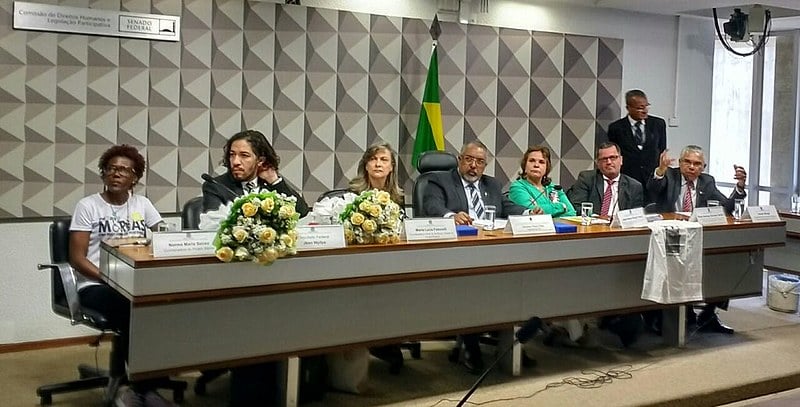 Mesa de audiência pública realizada nesta segunda-feira (17) no Senado sobre saúde, cidadania e direitos humanos
