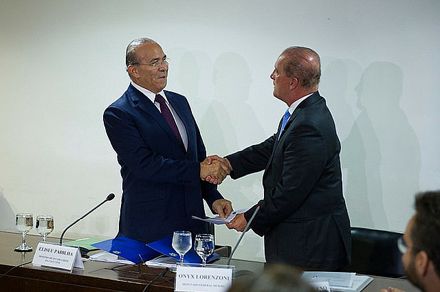 El Jefe de Gabinete, Eliseu Padilha se reunió este lunes (5) con el ministro de transición Onyx Lorenzoni