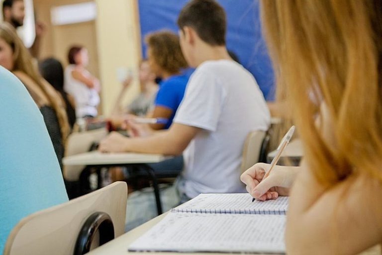 Cortar 30% das verbas das universidades federais é um ato constitucional?