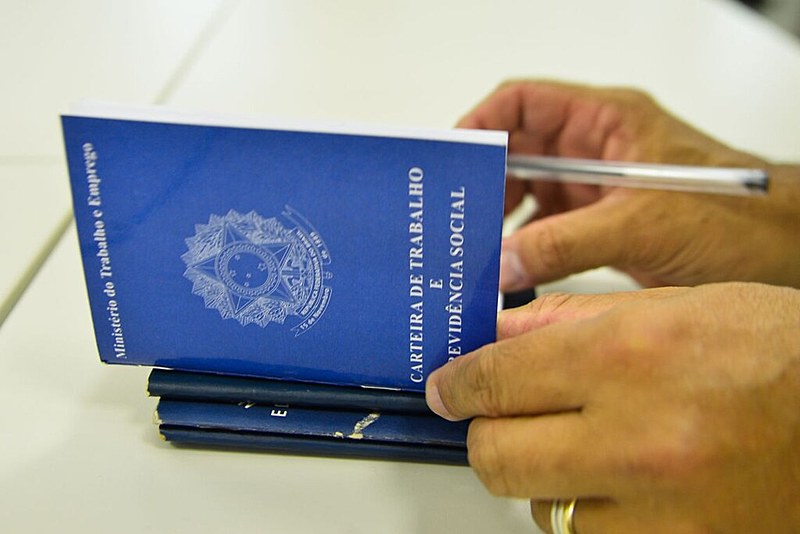 Historicamente, 60% dos trabalhadores no Brasil não são formalizados e, em cenários de crise, aumenta o trabalho considerado precário.