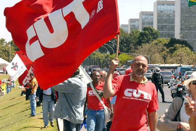 Além das reformas previdenciária e trabalhista, os sindicalistas vão incluir na pauta da greve a PEC 241