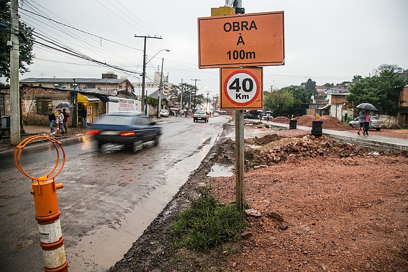Prevista para ser entregue em 2014, obra foi paralisada em 2016; retomada em 2018, segue com lentidão