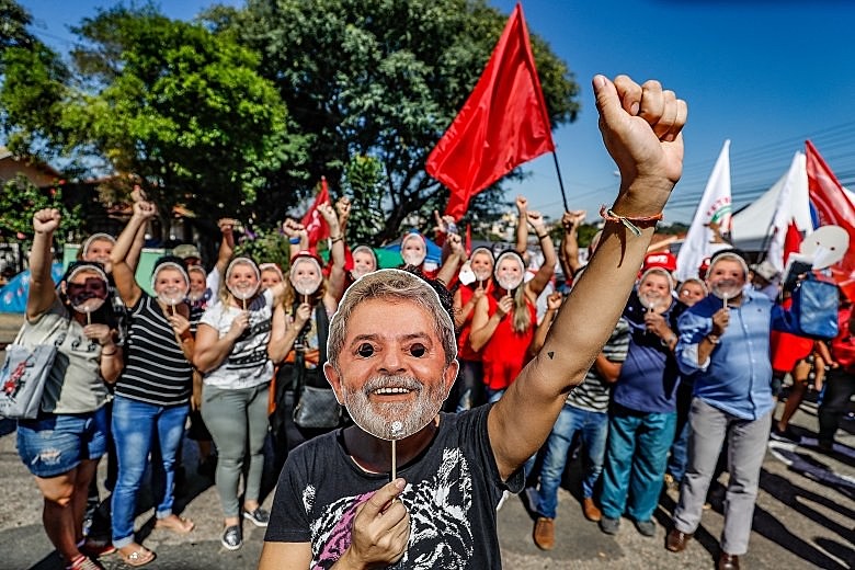 Apoiadores também vêm se mobilizando pelo país para fazer e recolher cartões de natal para o ex-presidente Lula