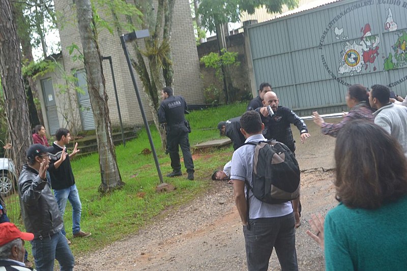 Polícia civil invadiu a Escola Nacional Florestan Fernandes na sexta (4)