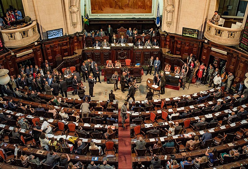 Casa cheia na cerimônia de posse dos parlamentares para o novo mandato