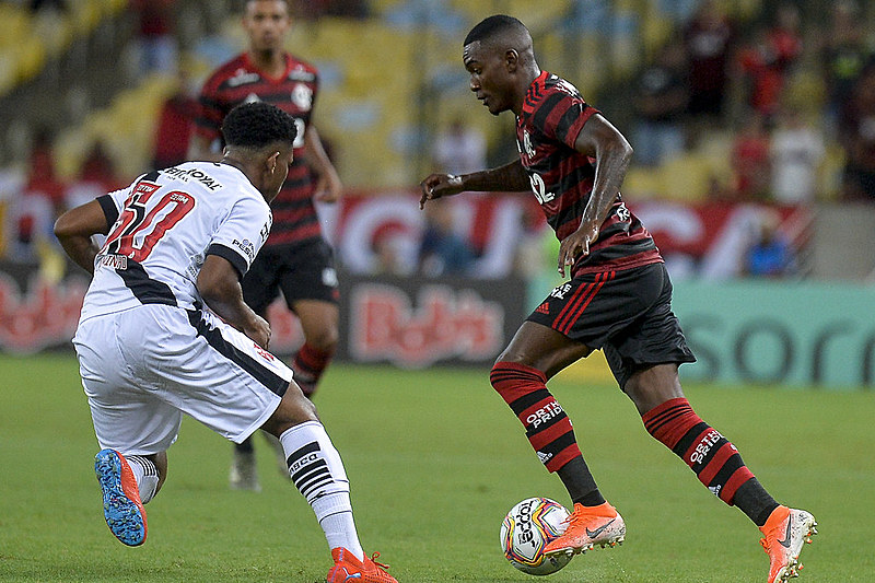 Flamengo e Vasco utilizaram reservas e garotos da base no Clássico dos Milhões desta quarta-feira (22)
