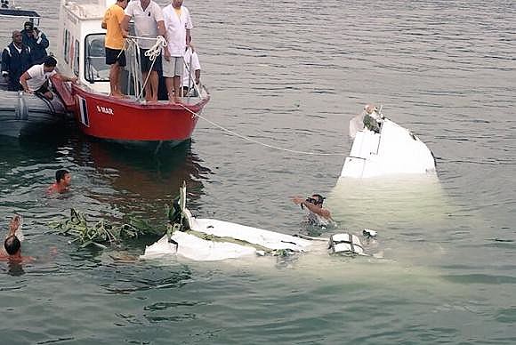 Corpo de Bombeiros confirmou o resgate dos cinco corpos que estavam no avião