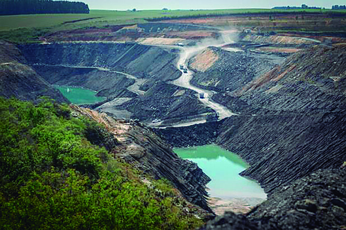Extração de carvão no RS: impacto ambiental e social e ínfima geração de empregos.