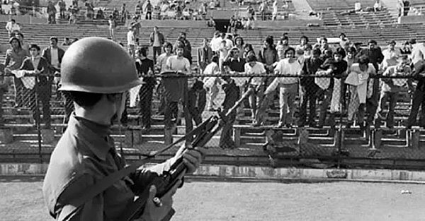 O Estádio Nacional, na capital Santiago, foi um dos locais de tortura e assassinato de opositores à ditadura
