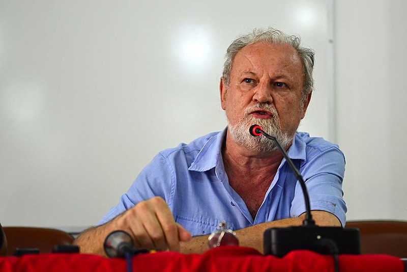 Na avaliação de Stedile, nesta eleição, quem vota nulo e branco é a favor dos golpistas, pois deixa claro que não quer mudança