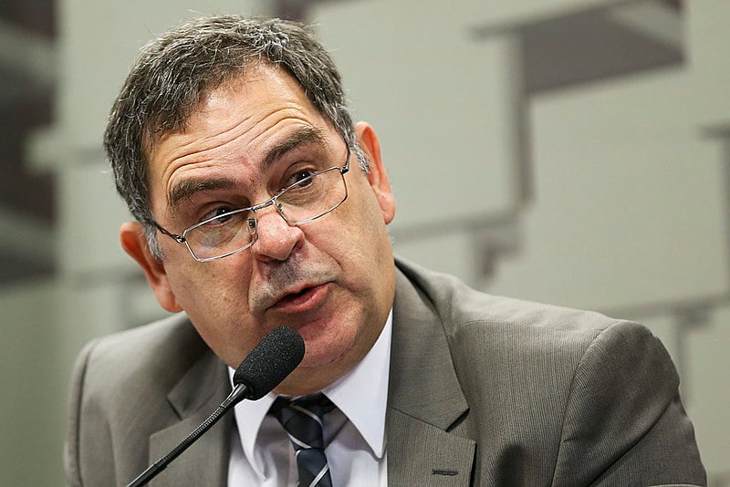 O Presidente do Cofecon, Júlio Miragaya, durante audiência na Comissão de Assuntos Econômicos para discutir as consequências da PEC 55/2016