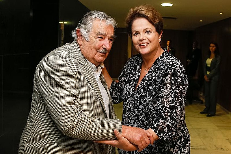 Mujica participou de ato nesta quarta-feira (31) em repúdio à destituição de Dilma Rousseff