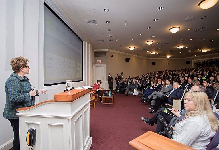 A ex-presidenta Dilma Rousseff durante palestra na Universidade de Harvard, em Boston, nos EUA