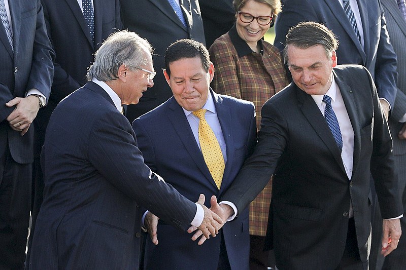 "Brasil está longe da perspectiva de sair da recessão", avalia economista Paulo Nogueira Batista Júnior