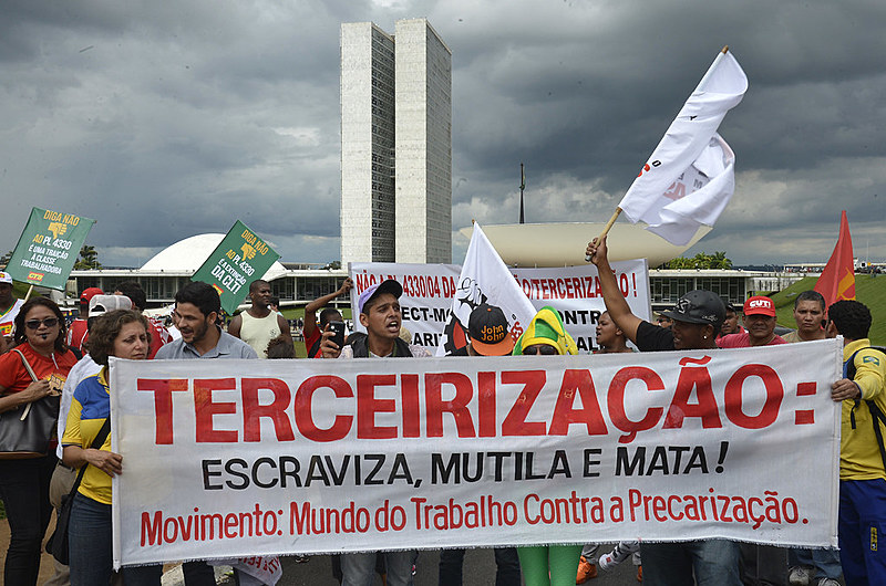 Editado pelo governo FHC em 1998, PL 4302 foi resgatado recentemente por governistas