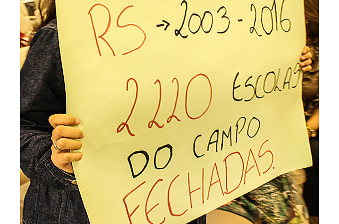 Atividade acontece no Memorial do Legislativo, centro de Porto Alegre