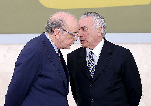José Serra (a la izquierda), ministro de las Relaciones Exteriores de Michel Temer (a la derecha)