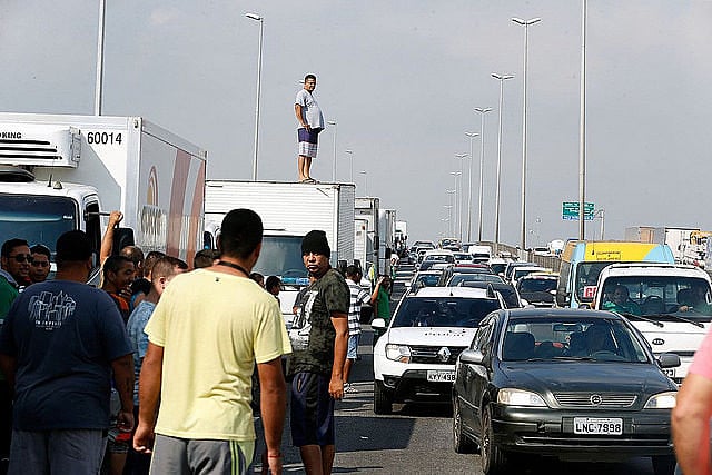 La huelga de camioneros en Brasil llega al quinto día y genera escasez de alimentos y de combustibles en todo el país