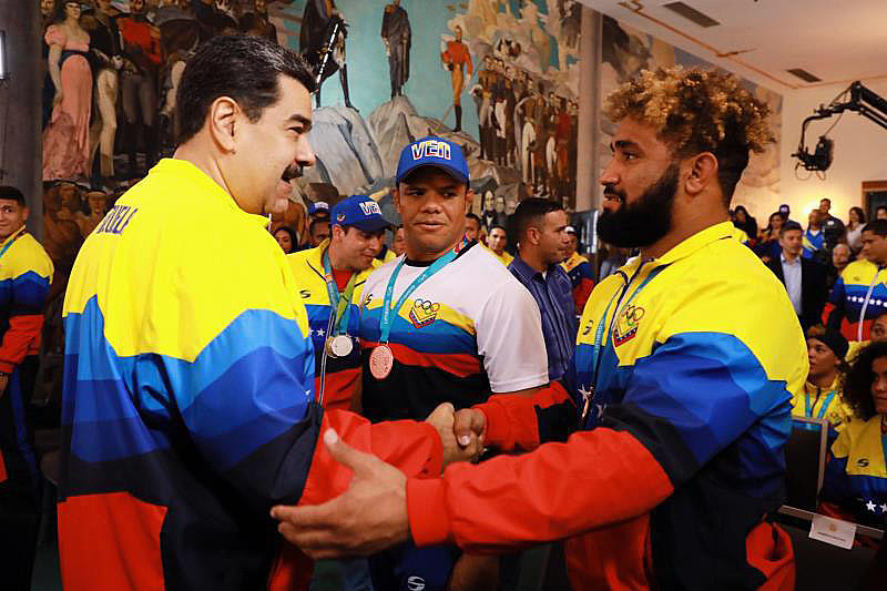 Nicolás Maduro anunciou uma comissão formada por três ministros e sete dos atletas medalhistas para pensar na preparação para as Olimpíadas