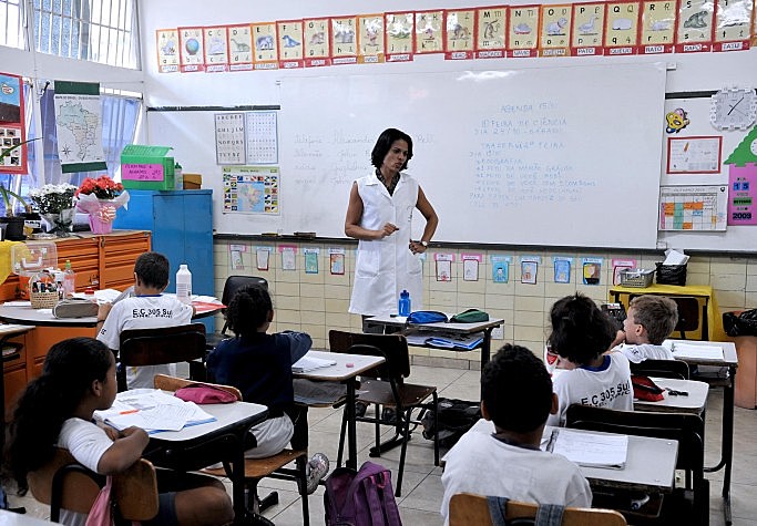 Liberdade de ensinar e aprender: sindicato dos professores lançará campanha no RS