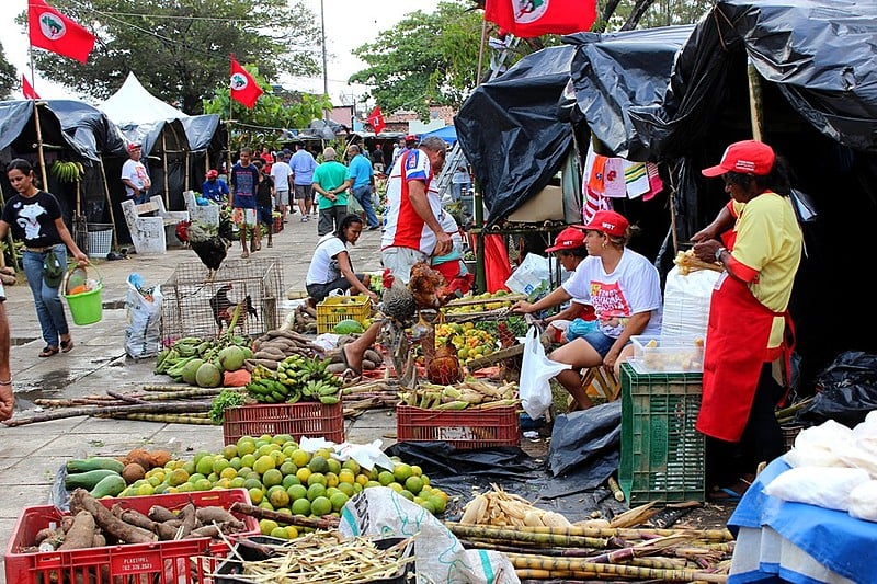 Organizadas pelo MST, as feiras da reforma agrária são grandes eventos de alimentação saudável no país