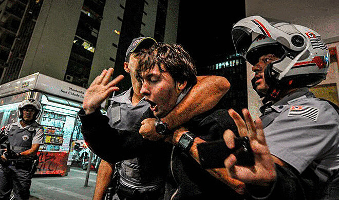 Repressão policial durante ato na Avenida Paulista