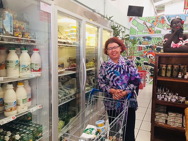 Maria do Socorro é frequentadora assídua do Armazém do Campo: "Além da qualidade dos produtos orgânicos é bom fortalecer a luta do MST"