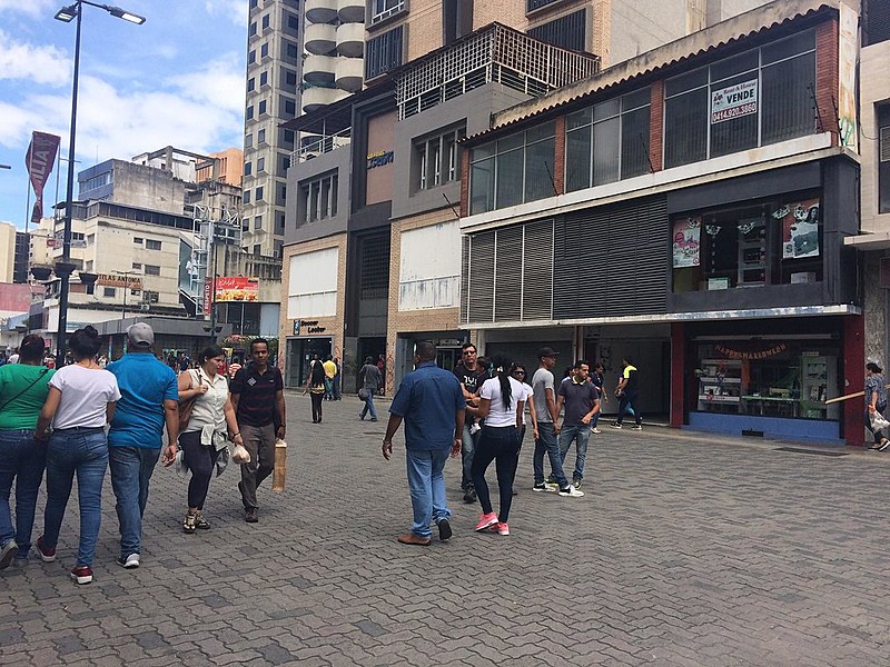Região de comércio em Caracas aumentou movimento financeiro nos últimos dois meses, diz economista