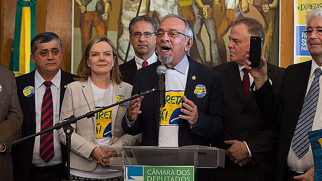 El senador João Capiberibe, coordinador del frente por las [elecciones] "Directas Ya", pide movilizaciones por todo el país