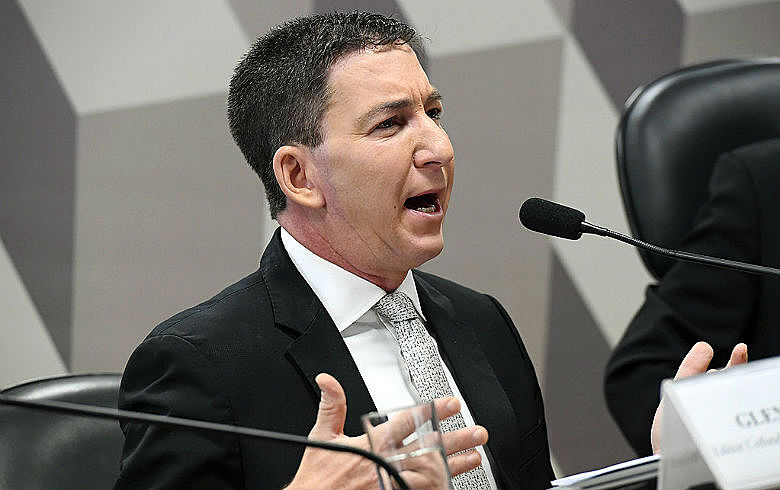 Na democracia, jornalistas não entregam material recebido às autoridades: "Antes, publicamos, disse Glenn, no Senado