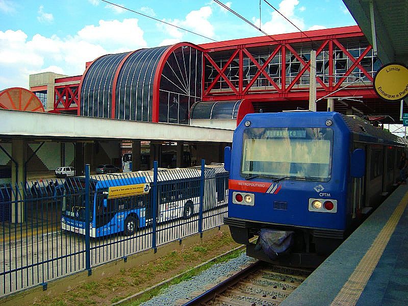 Diariamente, diversos casos de abuso sexual ocorrem dentro dos vagões dos metrôs, trens e nos ônibus