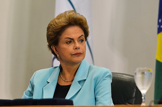 Em nota intitulada "estado de exceção", ex-presidente Dilma Rouseff fala da tentativa de criminalização dos movimentos populares