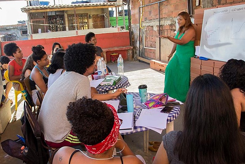 Cursinho pré-vestibular começou em laje cedida por aluno, em 2018