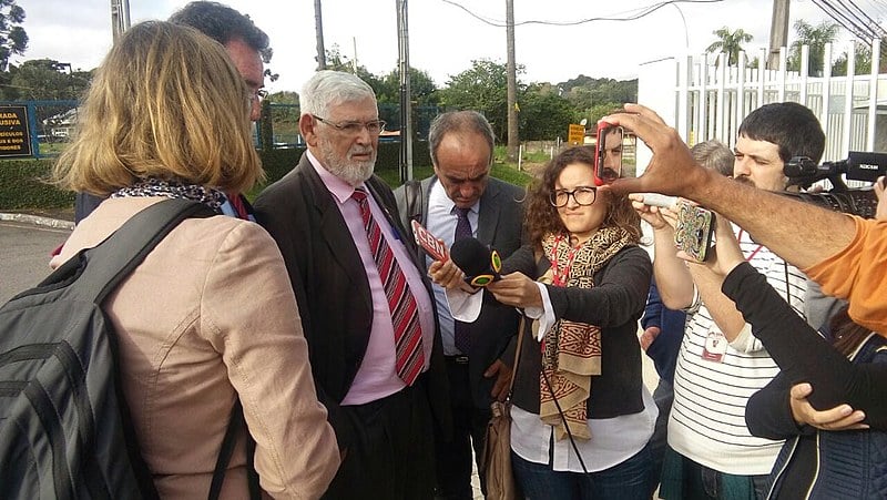 Deputados falam à imprensa após ter diligência na sede da PF negada pelo Judiciário
