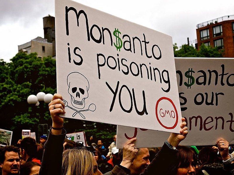 "Monsanto está envenenando você"