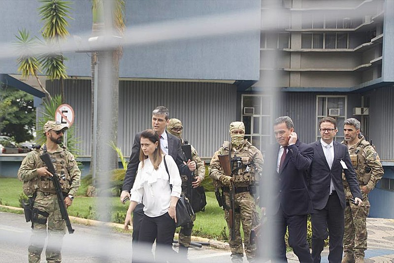 A Polícia Federal invadiu a Universidade Federal de Minas Gerais, conduzindo coercitivamente o reitor e a vice-reitora